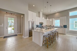 冰箱、微波炉、烤箱、炉灶