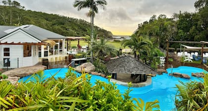 Reef @ Aanuka Beach Resort Pool / Spa / Tennis