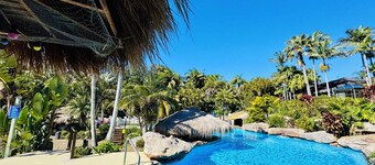 Reef @ Aanuka Beach Resort Pool / Spa / Tennis