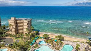 A hotel with a pool, beach, and ocean view. - Direct Oceanfront Studio with 180 Degrees Ocean View in Maui Kaanapali Beach (Lahaina)