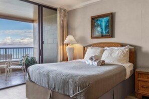 Tabla de planchar con plancha, wifi gratis y ropa de cama