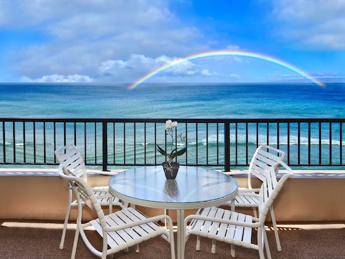 Direct Oceanfront Studio with 180 Degrees Ocean View in Maui Kaanapali Beach