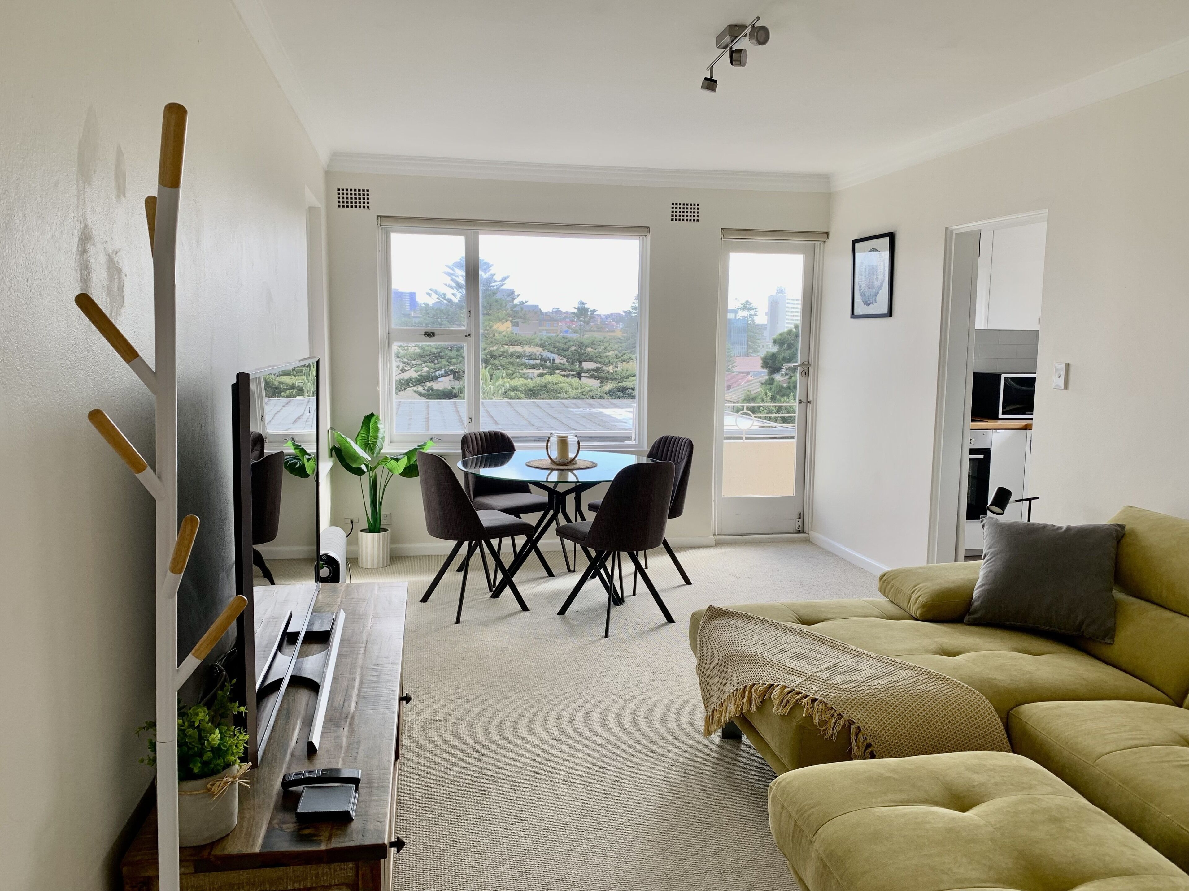 Bright Manly apartment opposite Harbour with views