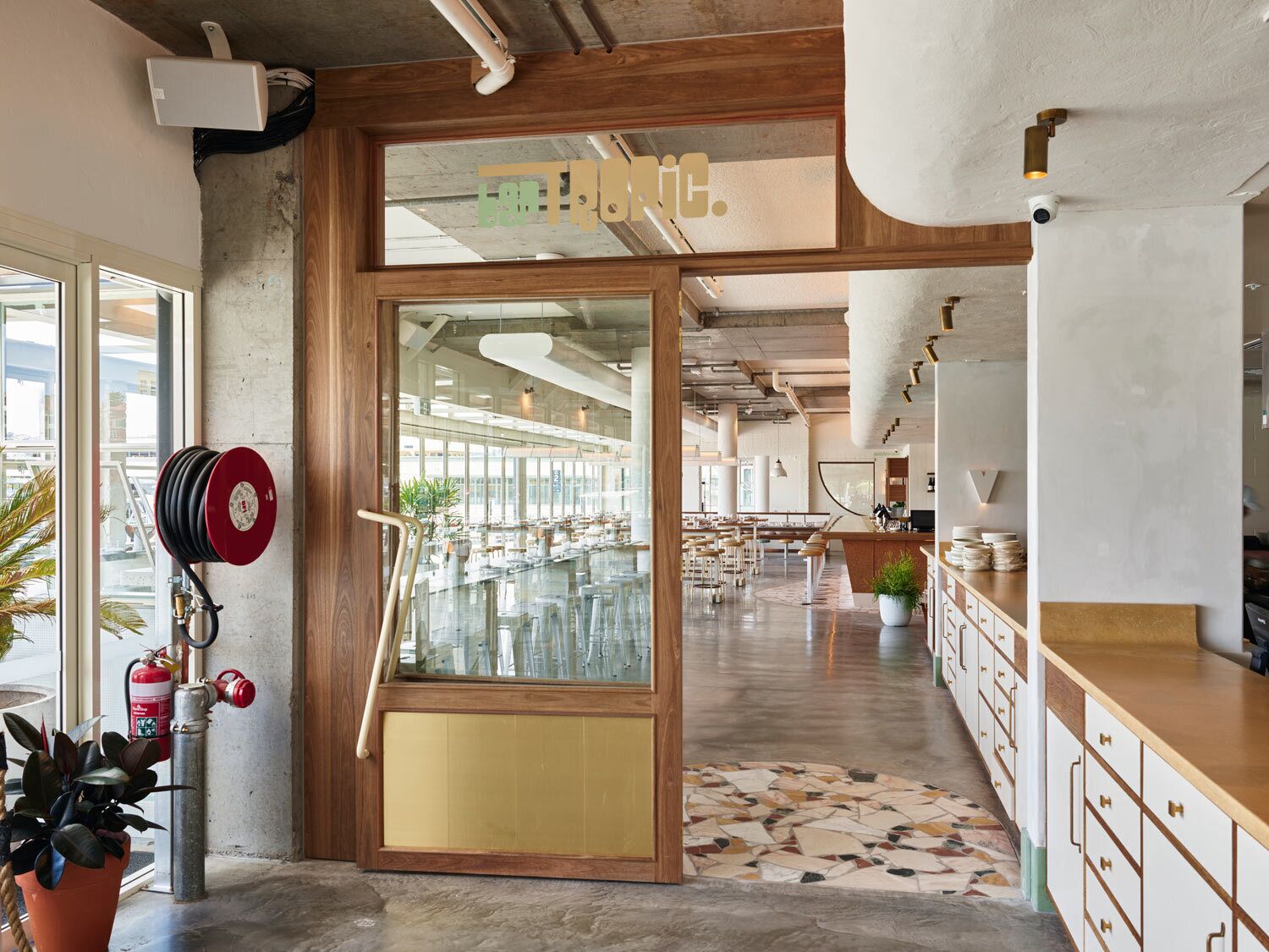 Bright & Peaceful Top-Floor Retreat with Harbour Views — image 14