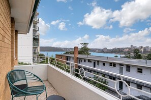 Property grounds - Bright & Peaceful Top-Floor Retreat with Harbour Views (Manly)
