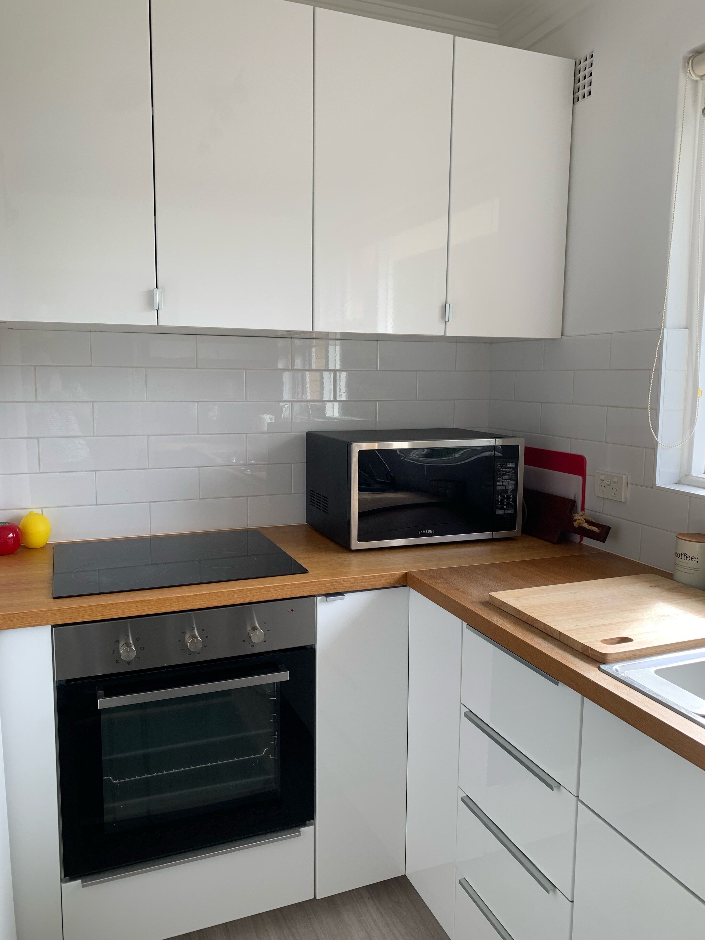 Bright & Peaceful Top-Floor Retreat with Harbour Views — image 7