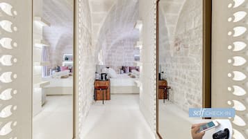 1 camera, una scrivania, Wi-Fi gratuito