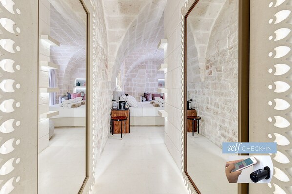 1 bedroom, desk, free WiFi