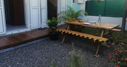 T2 Passiflore, 5min from beaches and shops