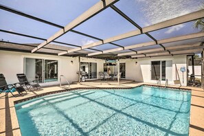 A heated pool - Lavish Holiday Home w/ Lanai & Heated Outdoor Pool (Holiday)