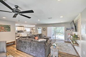 Interior - Lavish Holiday Home w/ Lanai & Heated Outdoor Pool (Holiday)