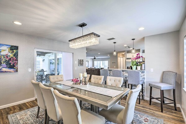 Dining - Lavish Holiday Home w/ Lanai & Heated Outdoor Pool (Holiday)