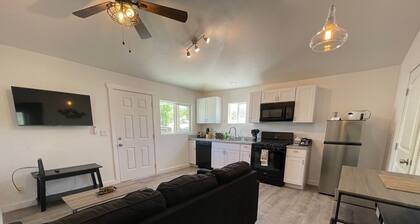 "The Blueberry!" Cozy home in quiet neighborhood