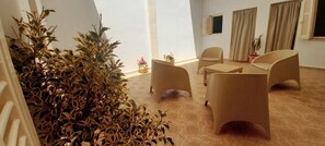 Unclassified image, 3 of 9, button - Typical old Tunisian house (Menzel Jemil)