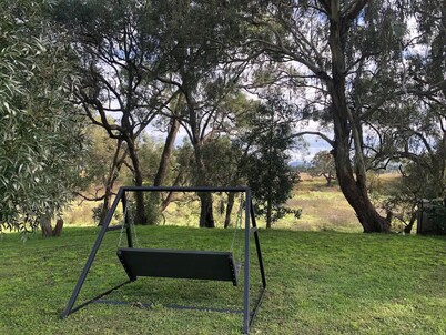 The Creek Country Retreat with Hot Tub/Cold Plunge amongst Mudgee Best Vineyards