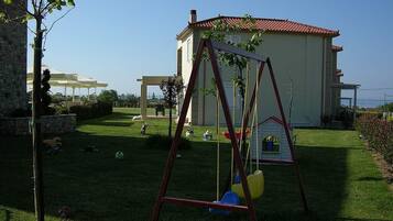 Children’s play area – outdoor