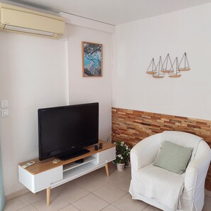 Smart TV, books - Two bedrooms duplex in Hyeres, beach town (Hyères)