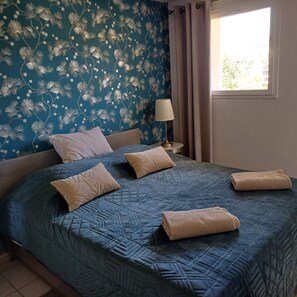 2 chambres, bureau, fer et planche à repasser, accès au Wi-Fi (inclus)