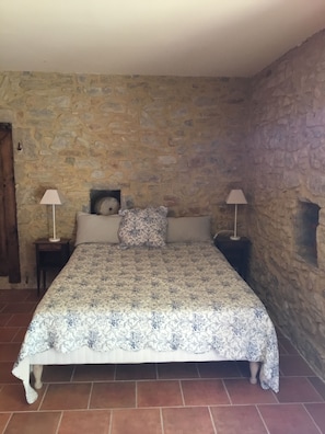 4 bedrooms, travel cot