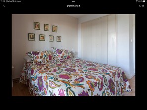 3 bedrooms, iron/ironing board, travel cot, free WiFi - Quiet area in Cabo de Las Huertas, 5 min from the beach. (Alicante (Alacant))