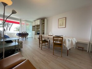 Dining - 3-Bedroom Sea View Apartment, 1st Floor - Saint-Georges-de-Didonne (Saint-Georges-de-Didonne)