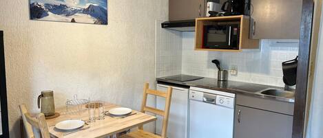 Réfrigérateur, micro-ondes, four, lave-vaisselle