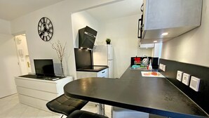 Coffee/tea maker, fridge, microwave, stovetop - 1 Bedroom Apartment in Cannes (Cannes)