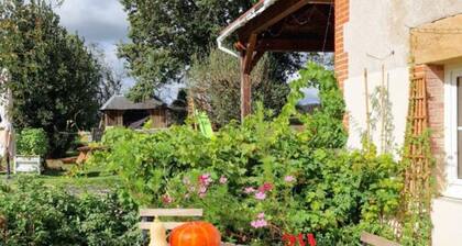 Ferme rénovée avec charme, 4 chambres, grand jardin privé, cheminée, proche nature à Gouise !