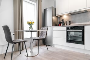 Apartament, no fumadors, cuina | Zona de menjador de l'habitació