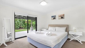 4 bedrooms, free WiFi, bed sheets - PARKSIDE - THE VINTAGE HOLIDAY HOUSES (POKOLBIN)