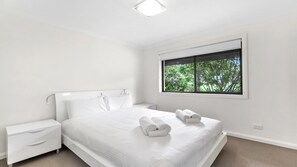 4 bedrooms, free WiFi, bed sheets - PARKSIDE - THE VINTAGE HOLIDAY HOUSES (POKOLBIN)