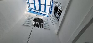 المنشأة من الداخل