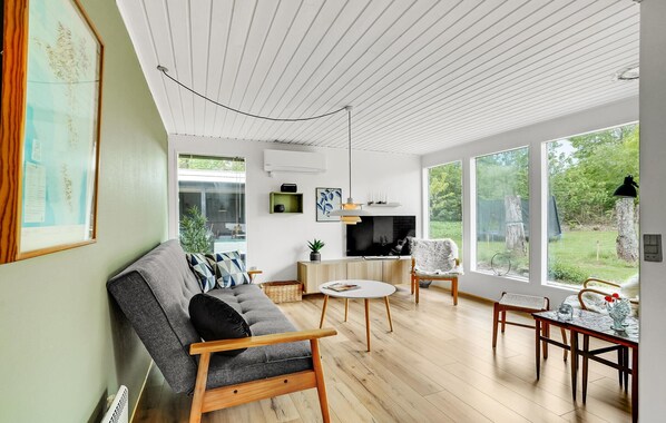 Smart TV - Nice home in Roslev with kitchen (Roslev)