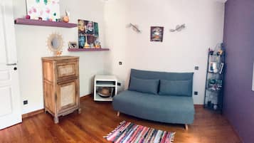 Smart TV, reproductor de DVD, libros y estéreo