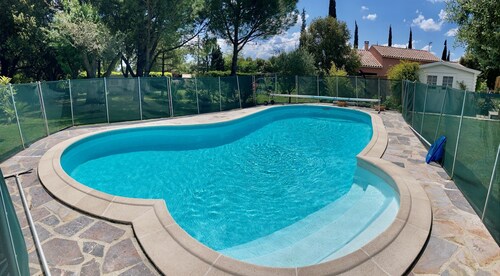 House under the pines with private pool, 10 min from Carcassonne