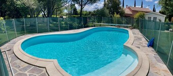 House under the pines with private pool, 10 min from Carcassonne