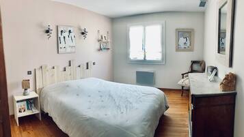 3 chambres, bureau, fer et planche à repasser, Wi-Fi gratuit