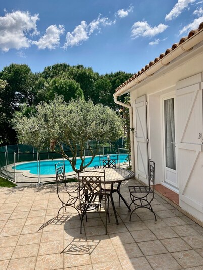 House under the pines with private pool, 10 min from Carcassonne
