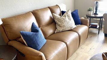 Smart TV, fireplace, table tennis, books