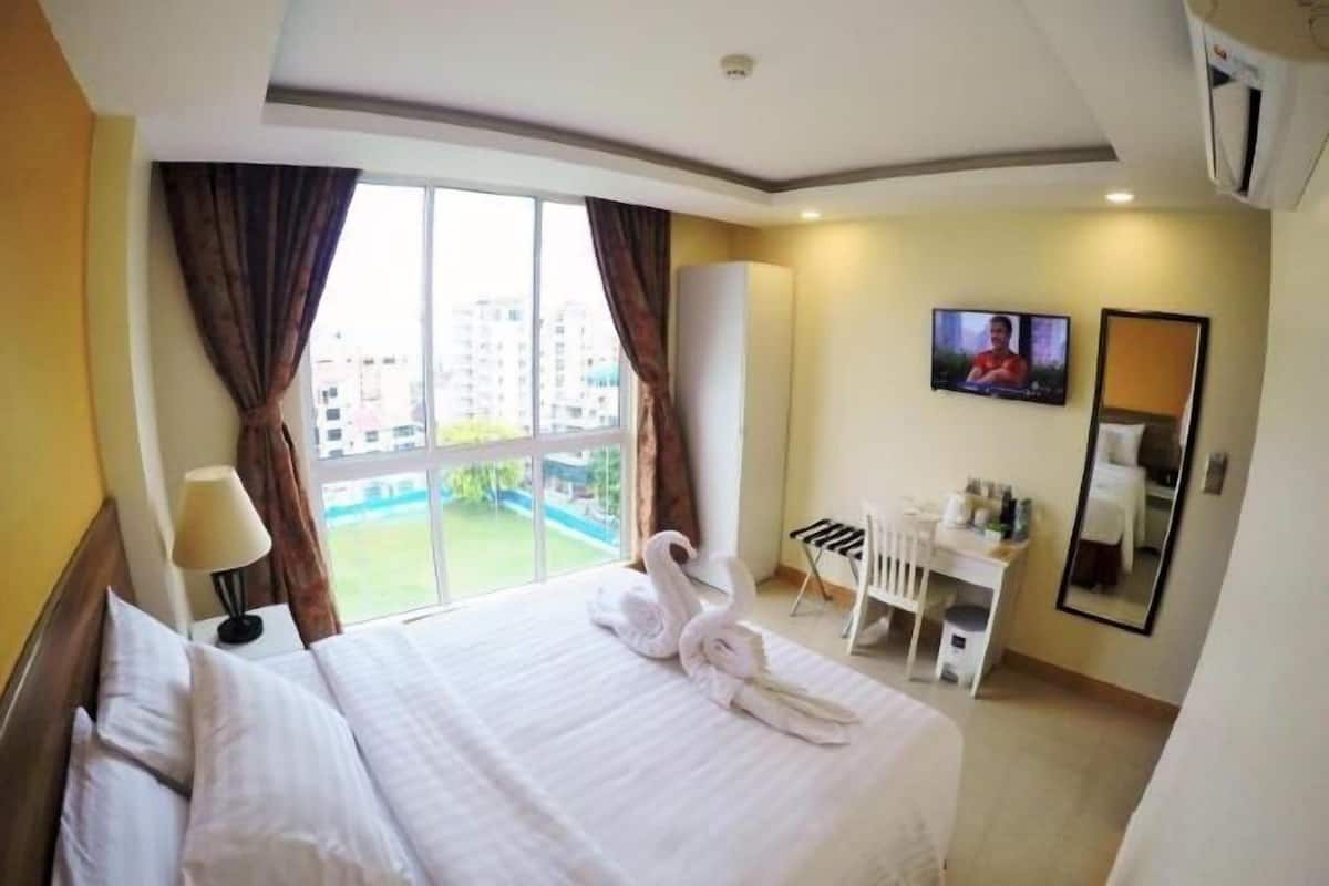 Desk, iron/ironing board, free WiFi, bed sheets