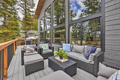 Family-Friendly Cabin: Pool Access, Bikes & Games