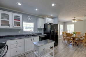 Fridge, microwave, stovetop, dishwasher