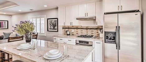Fridge, microwave, stovetop, dishwasher
