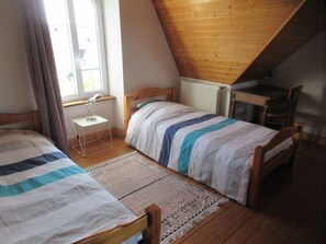 5 Schlafzimmer, Bügeleisen/Bügelbrett, kostenloses WLAN, Bettwäsche
