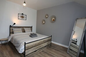 2 chambres, fer et planche à repasser, lit parapluie, Wi-Fi gratuit