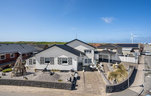 Awesome home in Hvide Sande with WiFi