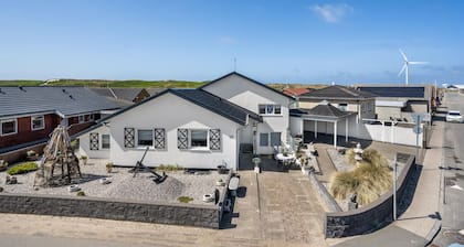 Awesome home in Hvide Sande with WiFi
