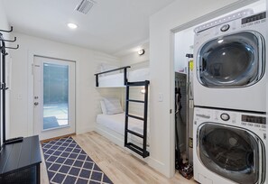 3 dormitorios, tabla de planchar con plancha, wifi gratis y ropa de cama