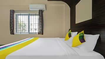 Standard Double Room | Desk, iron/ironing board