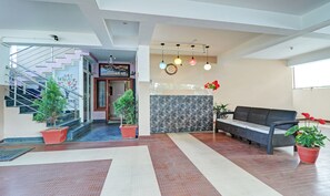 ฝ่ายต้อนรับ